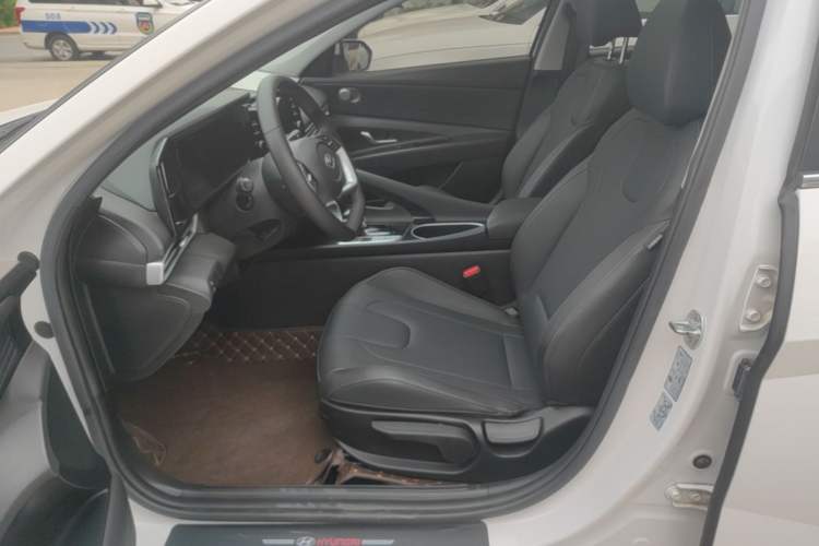 Used Hyundai Elantra 2021 1.5L CVT GLX Elite Edition Left Front Seat