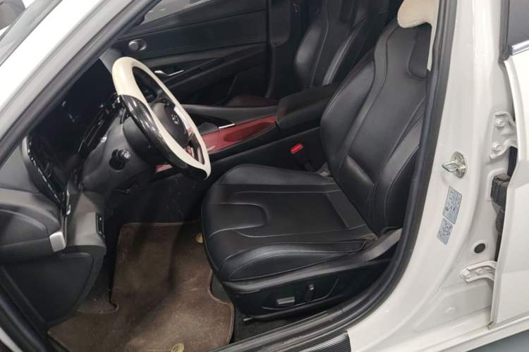 Used Hyundai Elantra 2021 1.5L CVT LUX Prestige Edition Left Front Seat