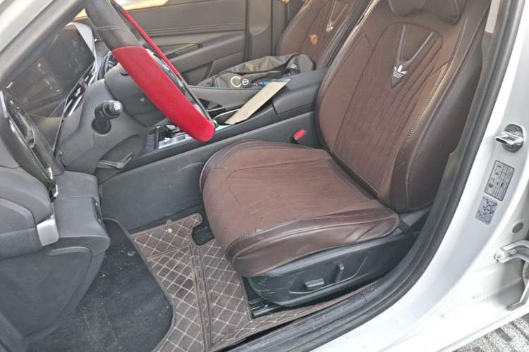 Used Hyundai Elantra 2021 1.5L CVT LUX Prestige Edition Left Front Seat
