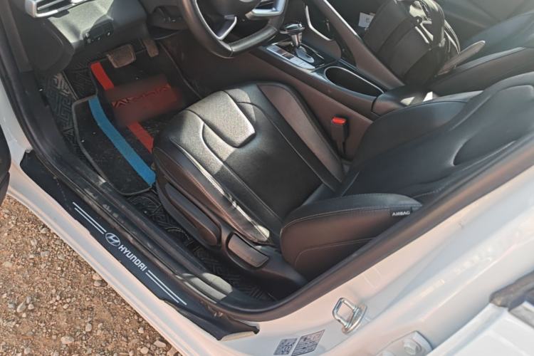 Used Hyundai Elantra 2021 1.5L CVT GLX Elite Edition Left Front Seat
