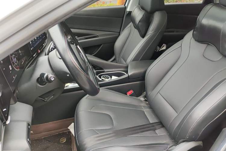 Used Hyundai Elantra 2021 1.5L CVT LUX Prestige Edition Left Front Seat
