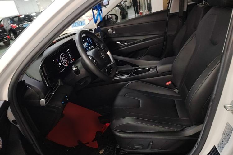 Used Hyundai Elantra 2021 1.5L CVT LUX Prestige Edition Left Front Seat