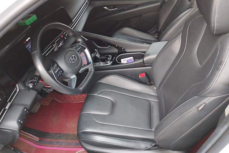 Used Hyundai Elantra 2021 1.5L CVT LUX Prestige Edition Left Front Seat