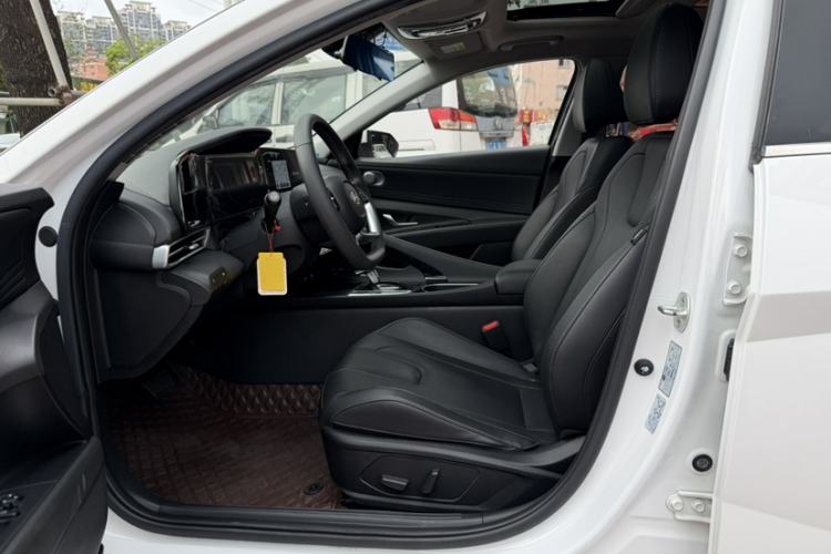 Used Hyundai Elantra 2021 1.5L CVT LUX Prestige Edition Left Front Seat