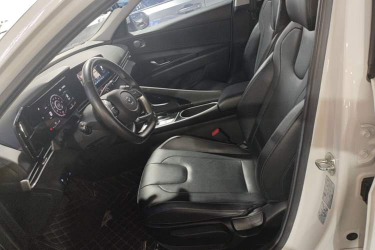 Used Hyundai Elantra 2021 1.5L CVT GLX Elite Edition Left Front Seat
