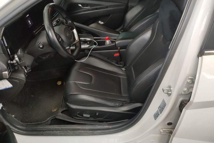 Used Hyundai Elantra 2021 1.5L CVT LUX Prestige Edition Left Front Seat