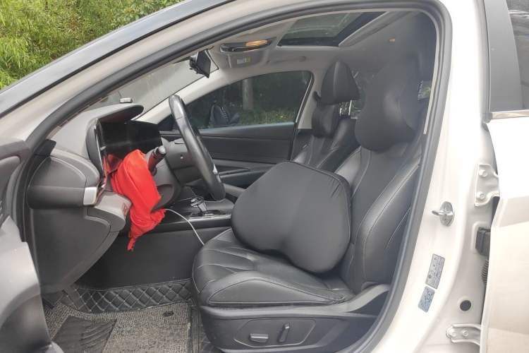 Used Hyundai Elantra 2021 1.5L CVT LUX Prestige Edition Left Front Seat