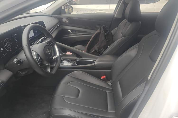Used Hyundai Elantra 2021 1.5L CVT LUX Prestige Edition Left Front Seat