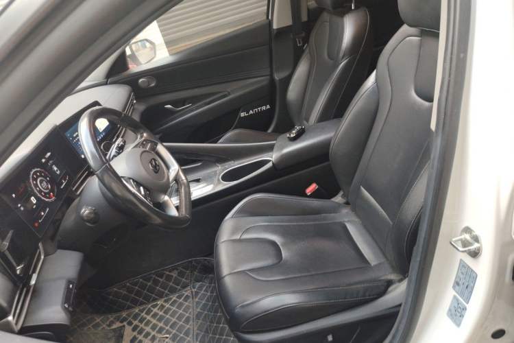 Used Hyundai Elantra 2021 1.5L CVT LUX Prestige Edition Left Front Seat
