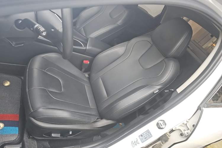 Used Hyundai Elantra 2021 1.5L CVT LUX Prestige Edition Left Front Seat