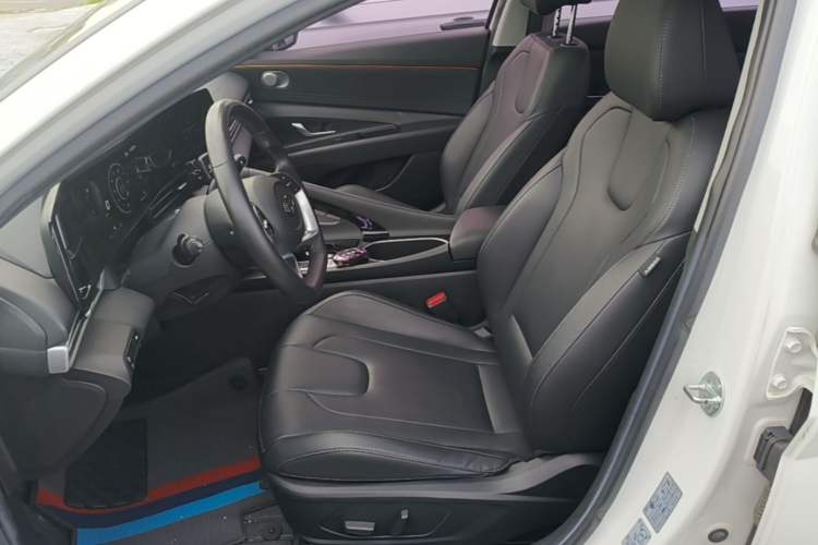 Used Hyundai Elantra 2021 1.5L CVT LUX Prestige Edition Left Front Seat