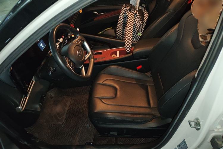 Used Hyundai Elantra 2021 1.5L CVT LUX Prestige Edition Left Front Seat