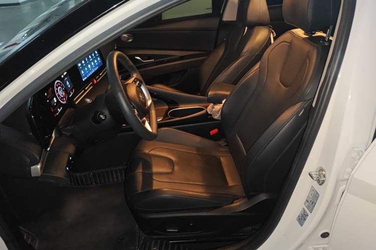 Used Hyundai Elantra 2021 1.5L CVT LUX Prestige Edition Left Front Seat