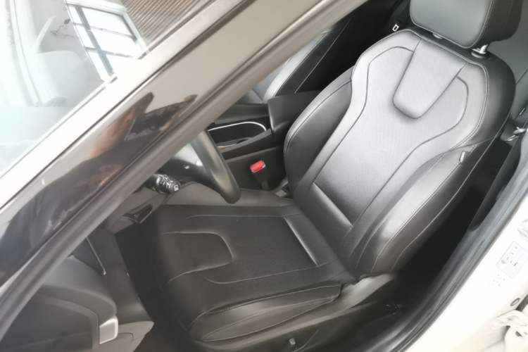 Used Hyundai Elantra 2021 1.5L CVT LUX Prestige Edition Left Front Seat