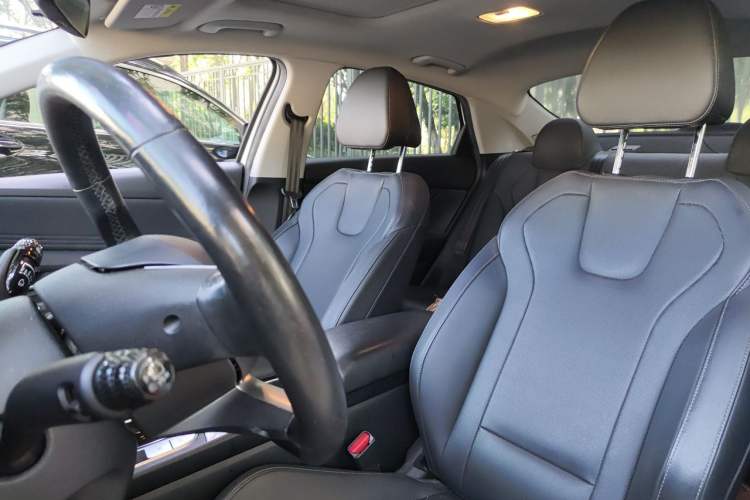 Used Hyundai Elantra 2021 1.5L CVT LUX Prestige Edition Left Front Seat