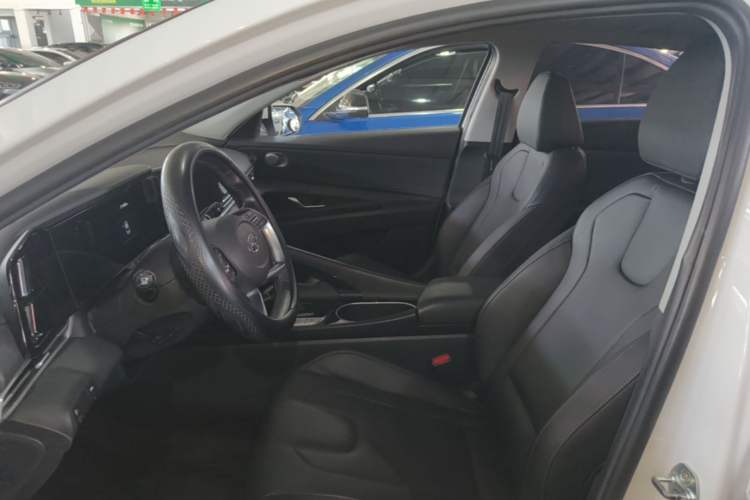 Used Hyundai Elantra 2021 1.5L CVT LUX Prestige Edition Left Front Seat
