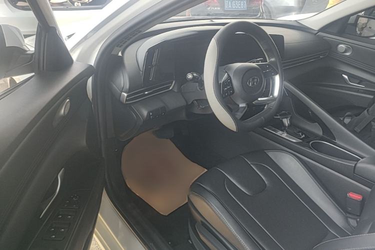 Used Hyundai Elantra 2021 1.5L CVT GLX Elite Edition Left Front Seat