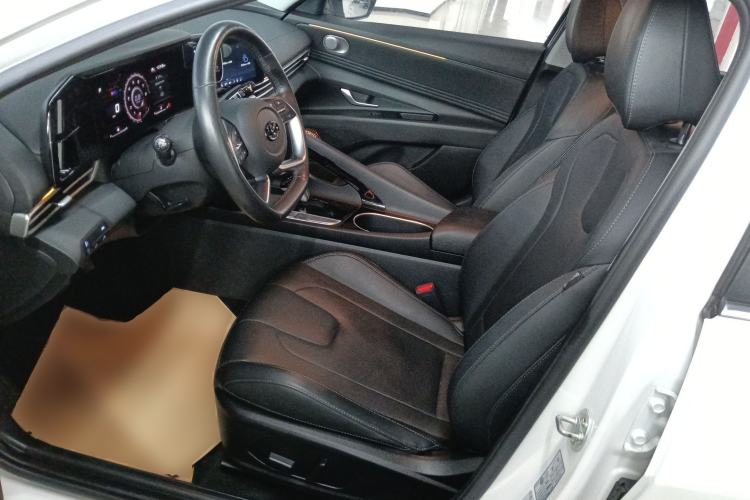 Used Hyundai Elantra 2021 1.5L CVT LUX Prestige Edition Left Front Seat