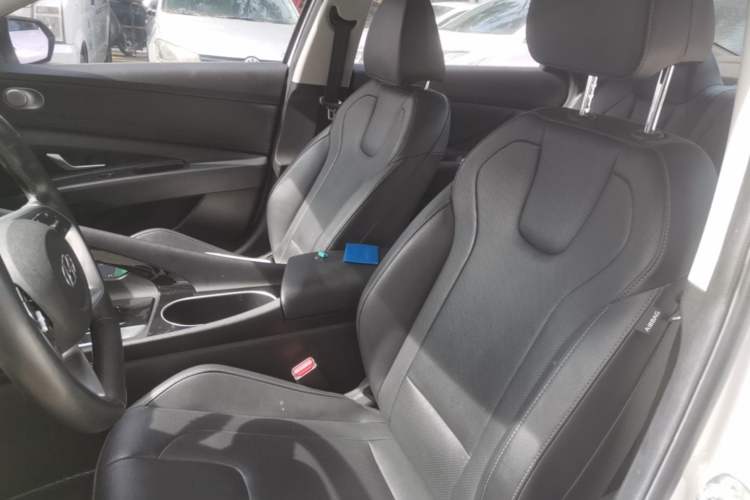 Used Hyundai Elantra 2021 1.5L CVT LUX Prestige Edition Left Front Seat