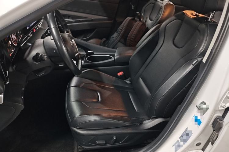 Used Hyundai Elantra 2021 1.5L CVT LUX Prestige Edition Left Front Seat