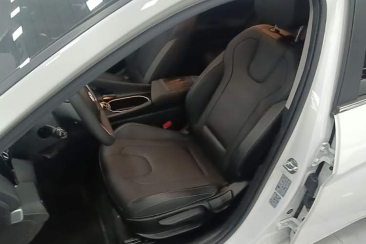 Used Hyundai Elantra 2021 1.5L CVT GLX Elite Edition Left Front Seat
