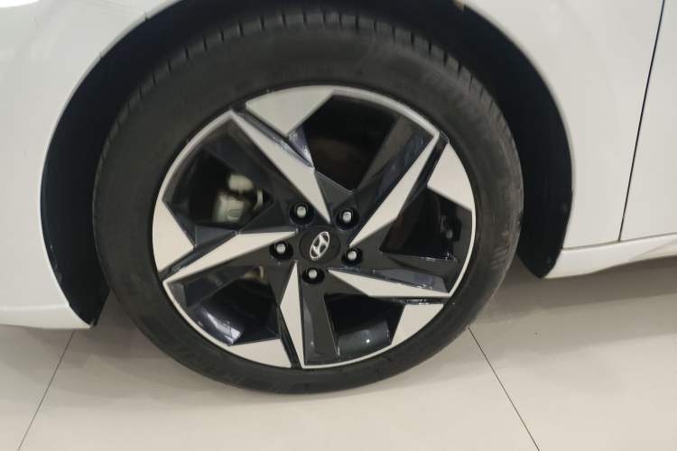 Used Hyundai Elantra 2021 1.5L CVT LUX Prestige Edition Left Front Wheel Hub