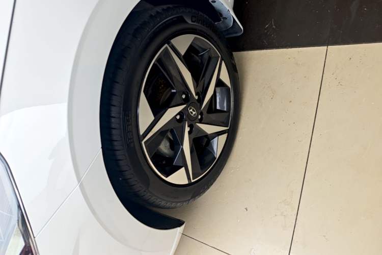 Used Hyundai Elantra 2021 1.5L CVT GLX Elite Edition Left Front Wheel Hub