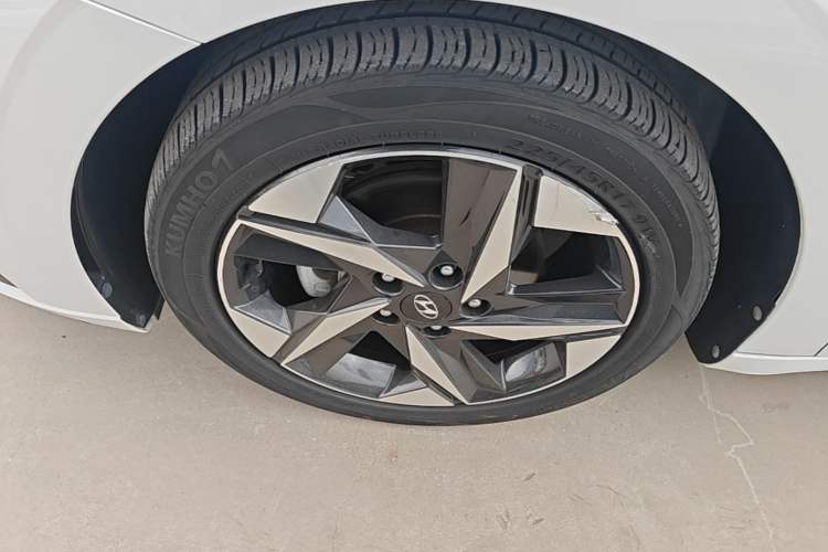 Used Hyundai Elantra 2021 1.5L CVT LUX Prestige Edition Left Front Wheel Hub
