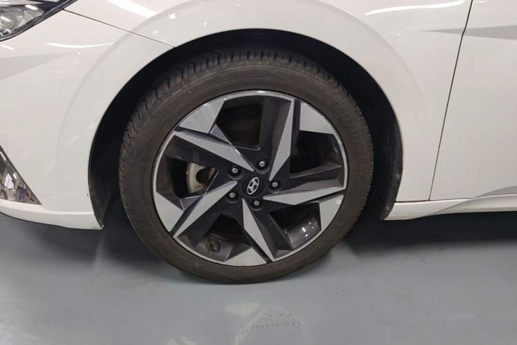 Used Hyundai Elantra 2021 1.5L CVT LUX Prestige Edition Left Front Wheel Hub