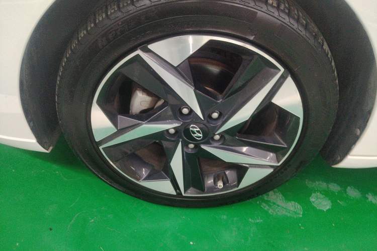 Used Hyundai Elantra 2021 240TGDi DCT LUX Prestige Edition Left Front Wheel Hub