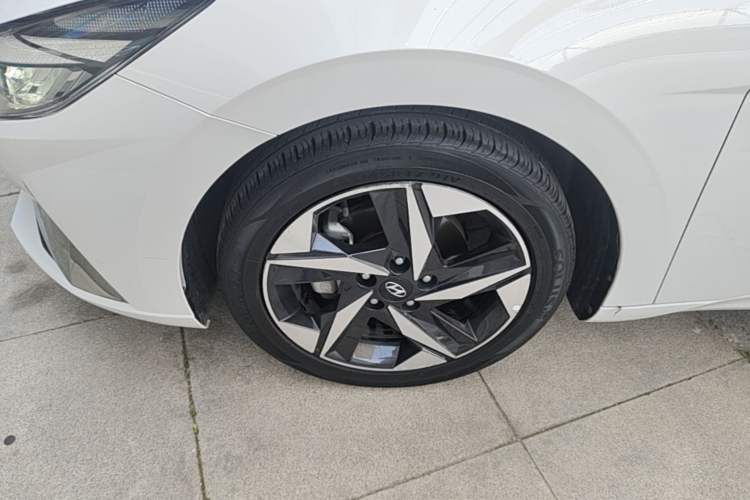 Used Hyundai Elantra 2021 1.5L CVT LUX Prestige Edition Left Front Wheel Hub