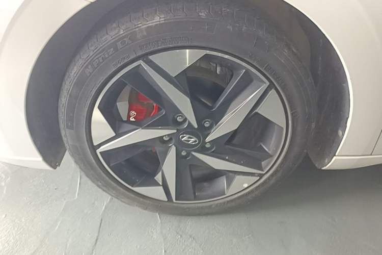 Used Hyundai Elantra 2021 1.5L CVT GLX Elite Edition Left Front Wheel Hub