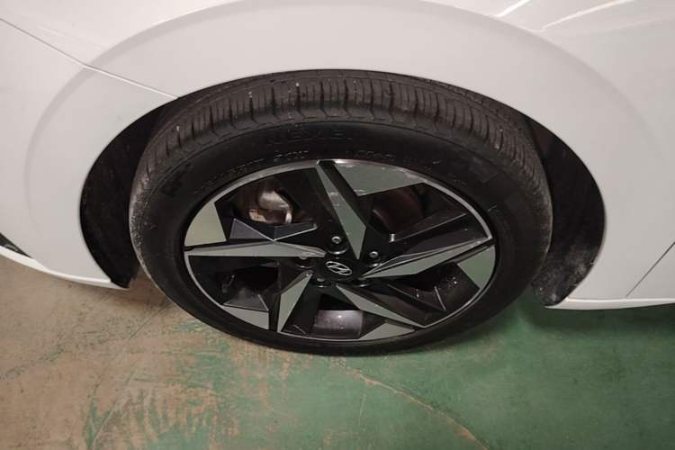 Used Hyundai Elantra 2021 1.5L CVT LUX Prestige Edition Left Front Wheel Hub