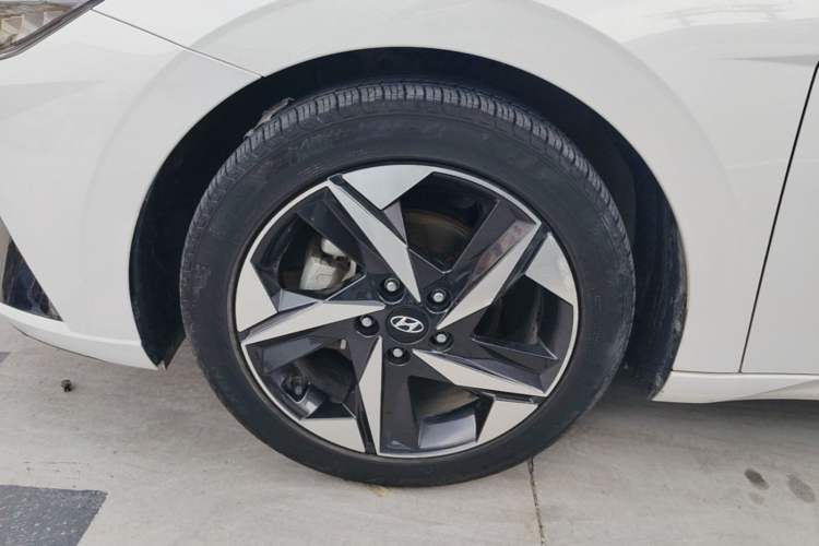 Used Hyundai Elantra 2021 1.5L CVT LUX Prestige Edition Left Front Wheel Hub