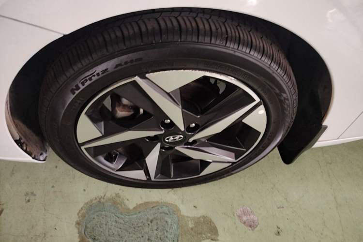 Used Hyundai Elantra 2021 1.5L CVT LUX Prestige Edition Left Front Wheel Hub