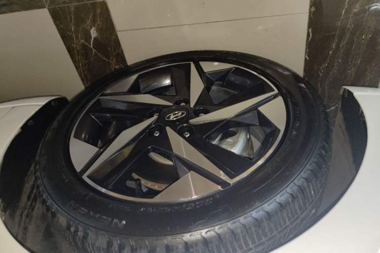 Used Hyundai Elantra 2021 1.5L CVT GLX Elite Edition Left Front Wheel Hub