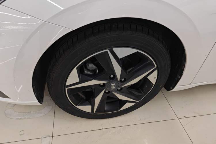 Used Hyundai Elantra 2021 1.5L CVT LUX Prestige Edition Left Front Wheel Hub