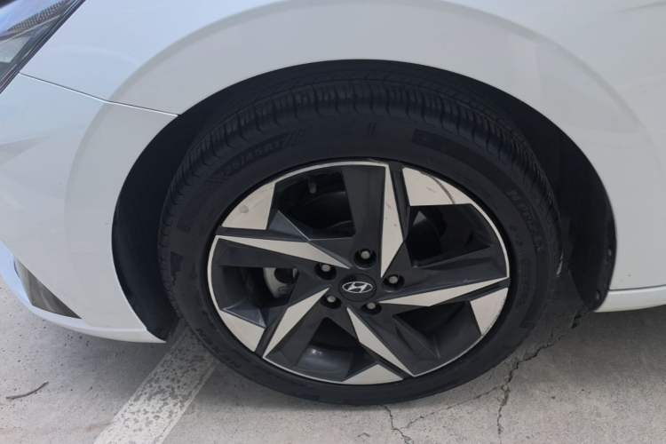 Used Hyundai Elantra 2021 1.5L CVT LUX Prestige Edition Left Front Wheel Hub