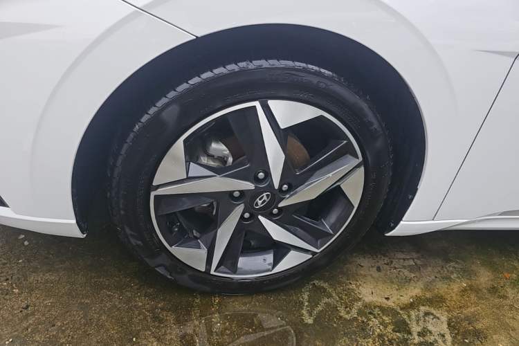 Used Hyundai Elantra 2021 1.5L CVT LUX Prestige Edition Left Front Wheel Hub
