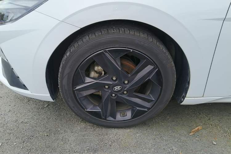 Used Hyundai Elantra 2021 1.5L CVT LUX Prestige Edition Left Front Wheel Hub