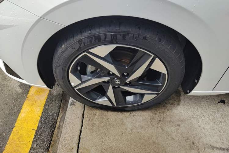 Used Hyundai Elantra 2021 1.5L CVT LUX Prestige Edition Left Front Wheel Hub