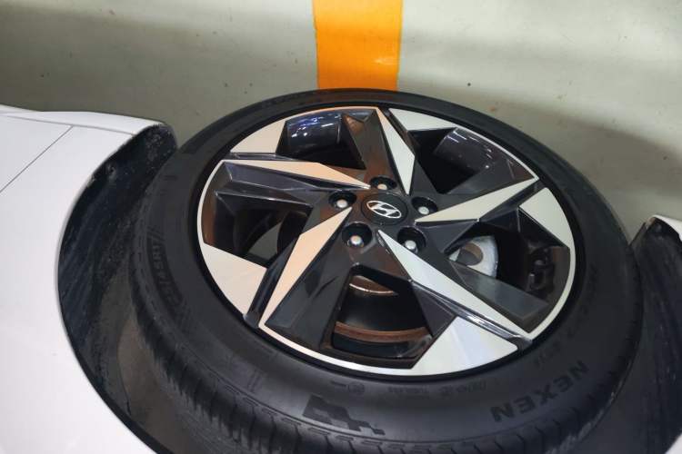 Used Hyundai Elantra 2021 1.5L CVT GLX Elite Edition Left Front Wheel Hub