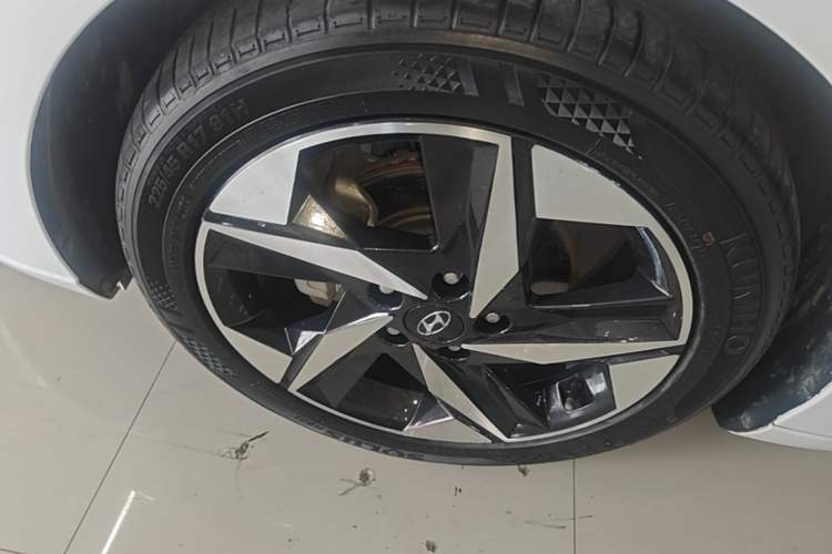 Used Hyundai Elantra 2021 240TGDi DCT LUX Prestige Edition Left Front Wheel Hub