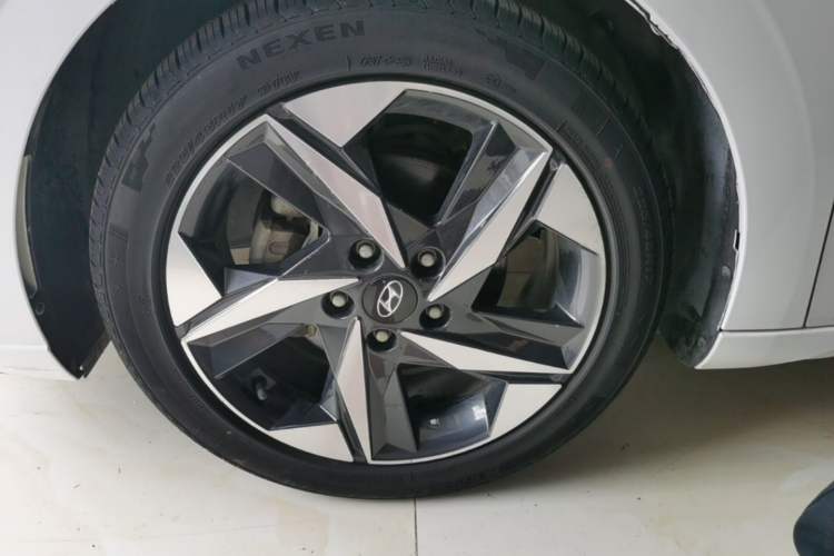 Used Hyundai Elantra 2021 1.5L CVT LUX Prestige Edition Left Front Wheel Hub
