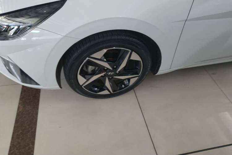 Used Hyundai Elantra 2021 1.5L CVT LUX Prestige Edition Left Front Wheel Hub