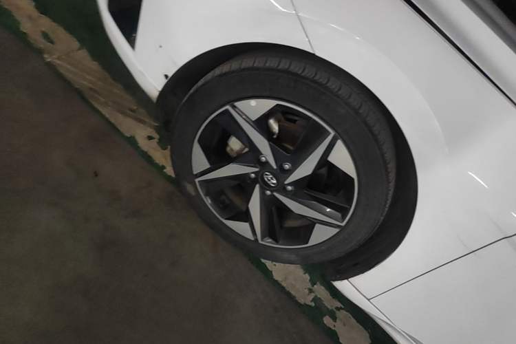 Used Hyundai Elantra 2021 1.5L CVT LUX Prestige Edition Left Front Wheel Hub
