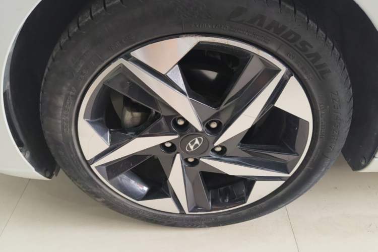 Used Hyundai Elantra 2021 1.5L CVT GLX Elite Edition Left Front Wheel Hub