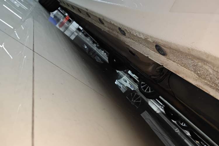 Used Hyundai Elantra 2021 1.5L CVT LUX Prestige Edition Left Side Sill