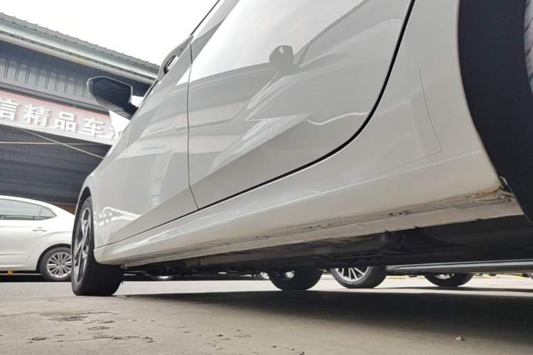 Used Hyundai Elantra 2021 1.5L CVT LUX Prestige Edition Left Side Sill