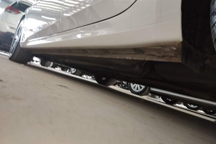 Used Hyundai Elantra 2021 1.5L CVT GLX Elite Edition Left Side Sill